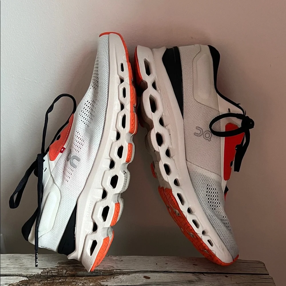 On Running Men's/Unisex White Black Orange Cloud Sneakers - Picture 14 of 14